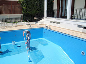 Holdbar Zwembadcoating blauw aanbrengen Holdbar Zwembadcoating blauw aanbrengen